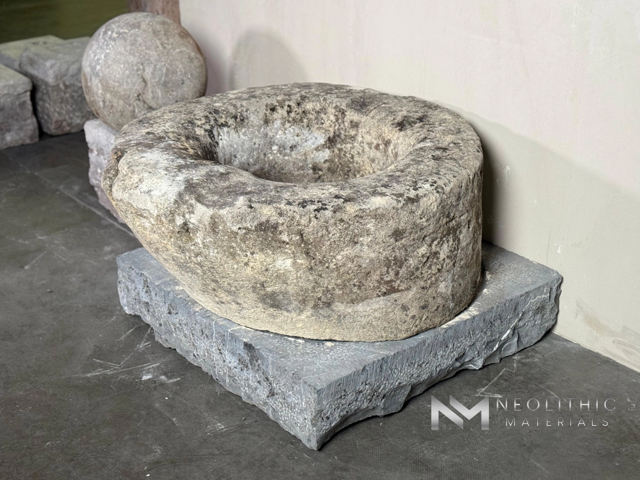French Antique 18th Century Petit Limestone Well - Image 3